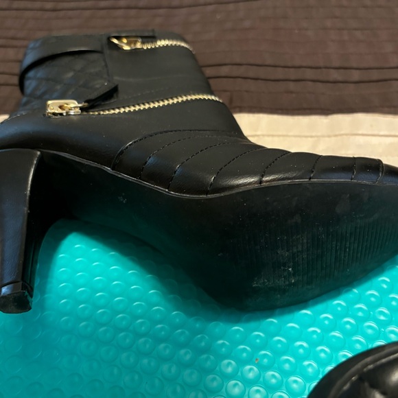 The boots are versatile. They can be dressed up or down. - Picture 5 of 7